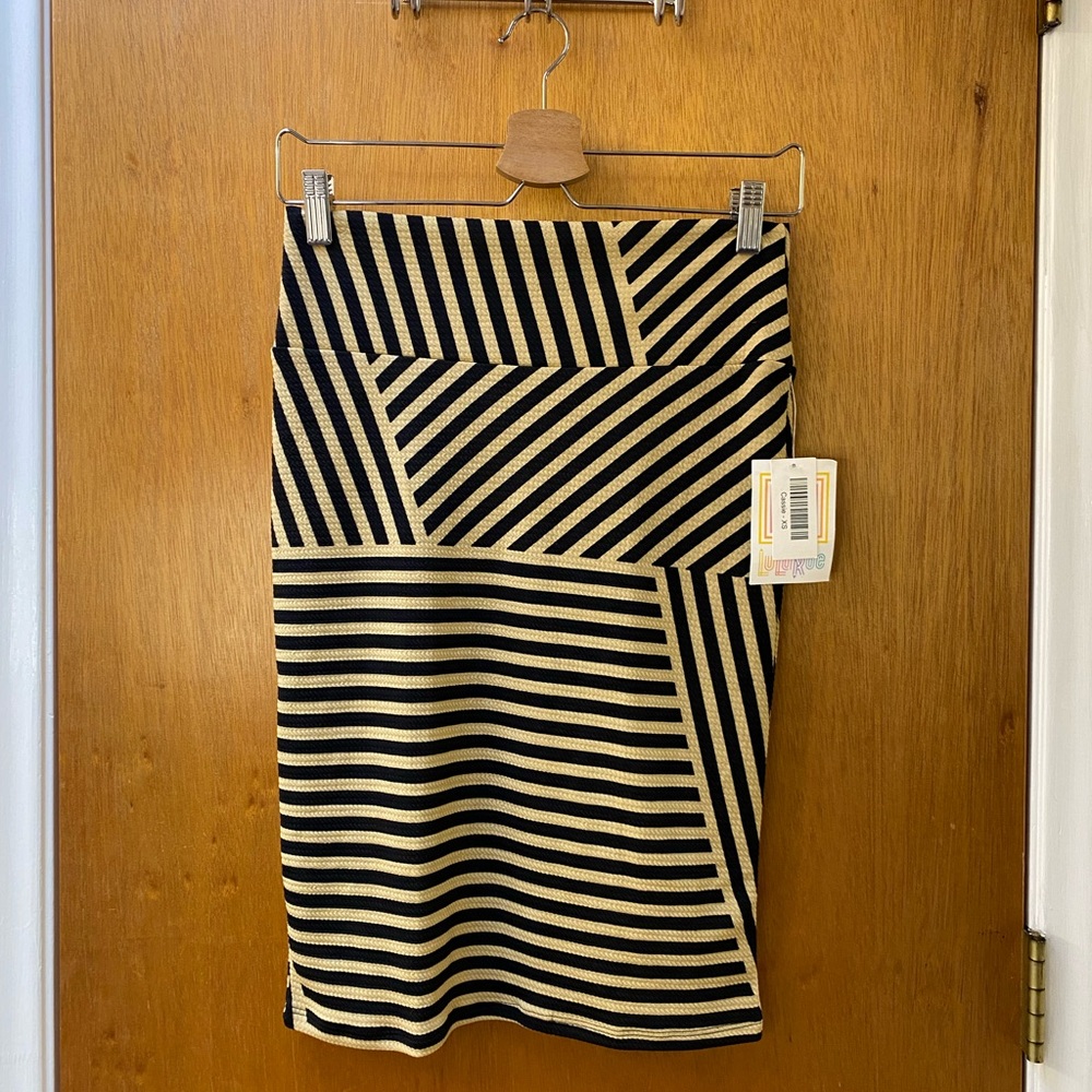 LulaRoe NWT Black and Cream Striped XS Pencil Tube Skirt
